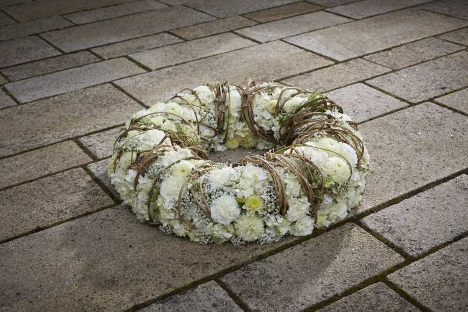 funeral wreath by Klaus Wagener BLOOMs