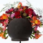 Stoer design in zwart steekschuim door Chantal Vollenbroek - Flower Factor