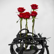 flower arrangement with Red Eagle roses from Arend Roses  - photo Nils van Houts
