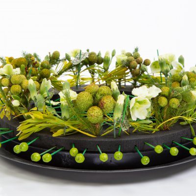 Autumn wreath in green and black