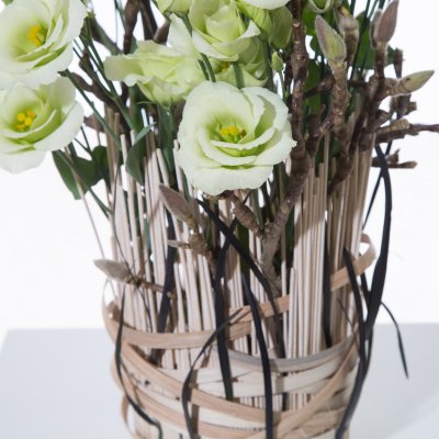 Bloemwerk met witte Lisianthus