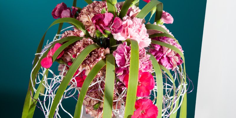 Frame boeket met roze anjers