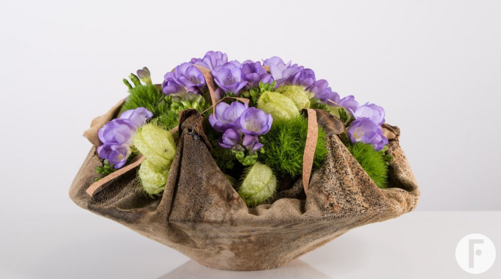 Een schaal met Freesia