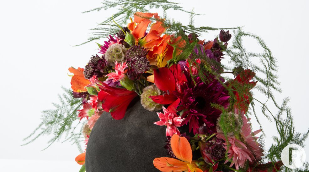 Stoer design in zwart steekschuim door Chantal Vollenbroek - Flower Factor