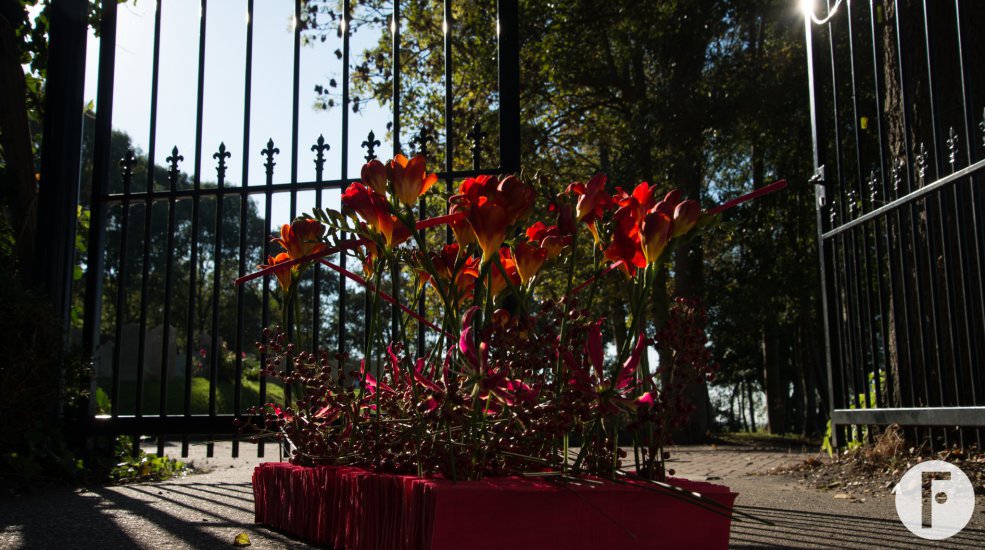 Funeral flower arrangement with Freesia - design by Pim van den Akker 