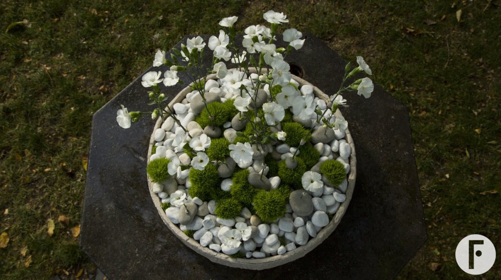 green trick funeral flower arrangement HilverdaKooij Flower Factor Roos van Unen 8