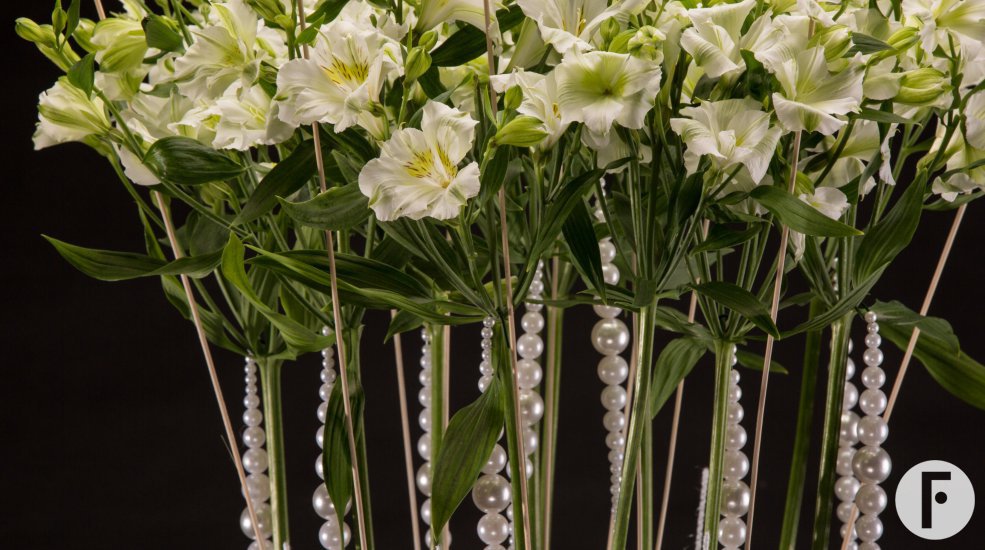 Witte Alstroemeria's met parels