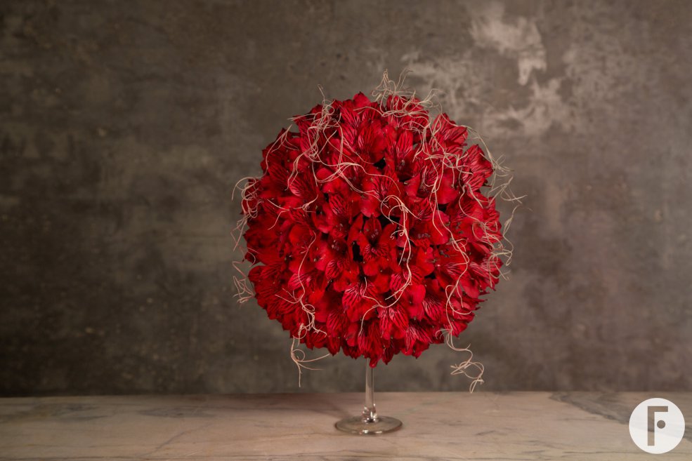 Valentijnsdag bloemstuk met Alstroemeria 'Nadya'