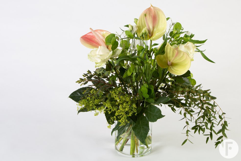 Boeket aangevuld met Anthuriums - Roos van Unen - Flower Factor