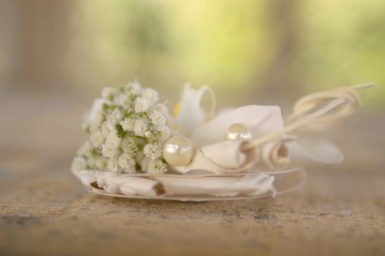 Classic white boutonniere with a twist Classic white boutonniere with a twist