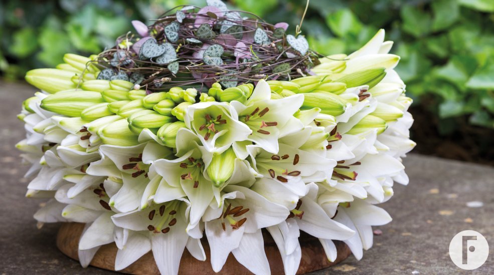 Lilium yourlily funeral arrangement2