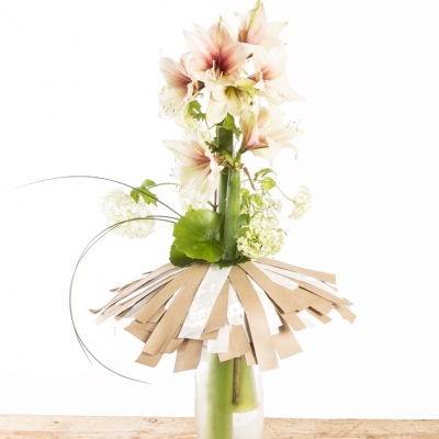 Amaryllis bouquet with paper collar