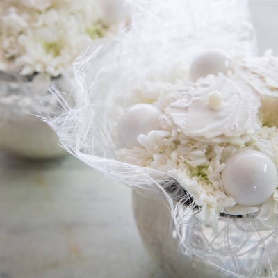 A nice couple with 'Baltica' chrysant - close