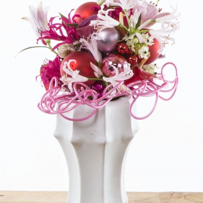 Glorious Christmas bouquet with 'Flashy Wire'