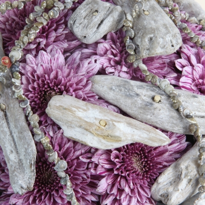 Chrysantemums and wreck wood design