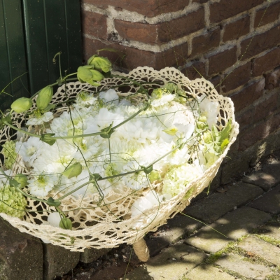 Bruidsboeket met spierwitte Magnum Chrysanten