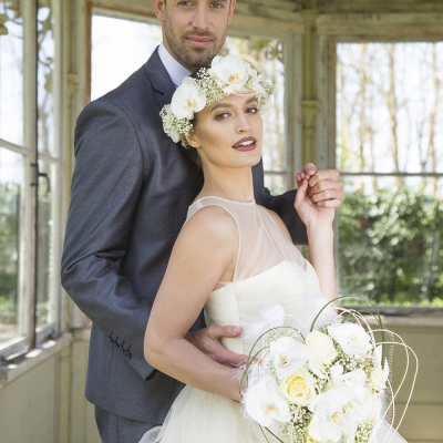 Klassiek wit met 'Kobe' orchideeën & rozen