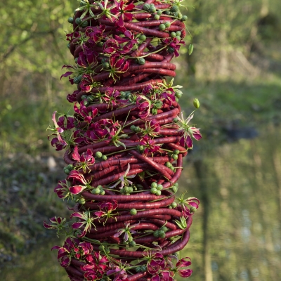Rood floraal kunstobject - detail