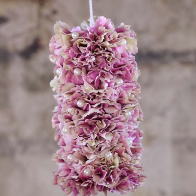 Elegant rijgsel van anjers