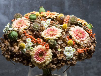 Bouquet in a poppy seed frame