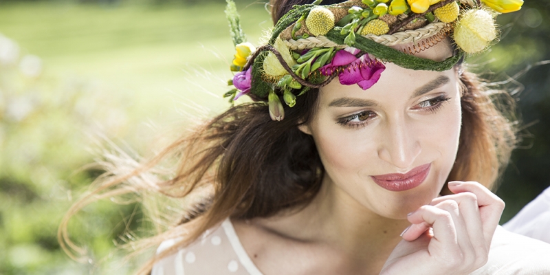 Hoofdkrans met paarse en gele details