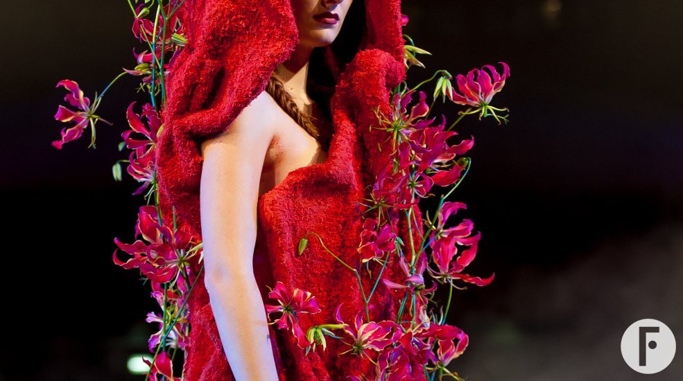 IFFF2016 stunning red dress with gloriosa by Pim van den Akker