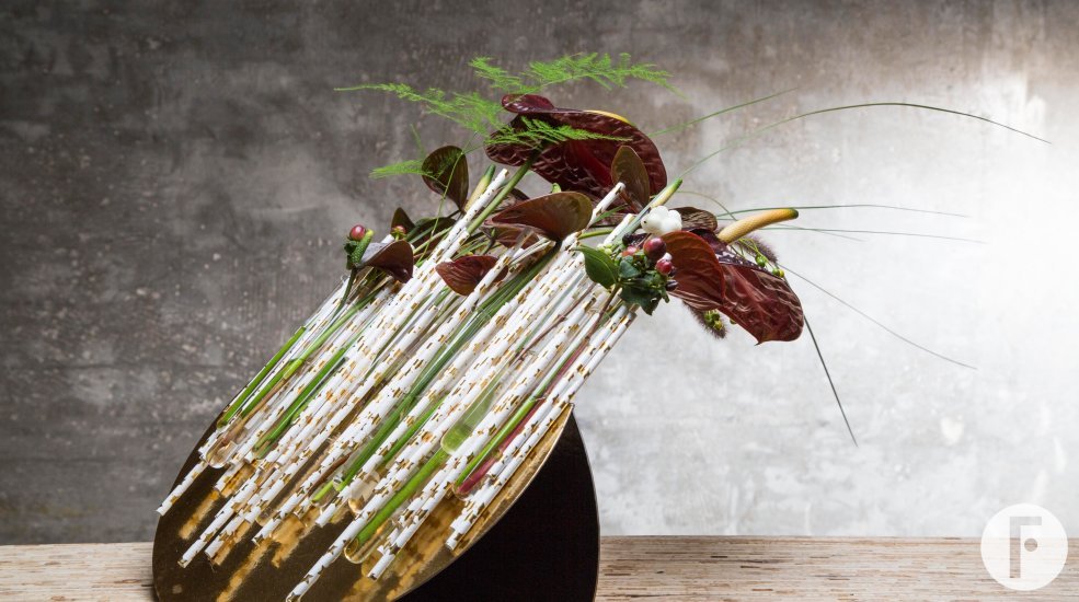 Christmas arrangement with paper straws totaal Bea Beroy Flower Factor