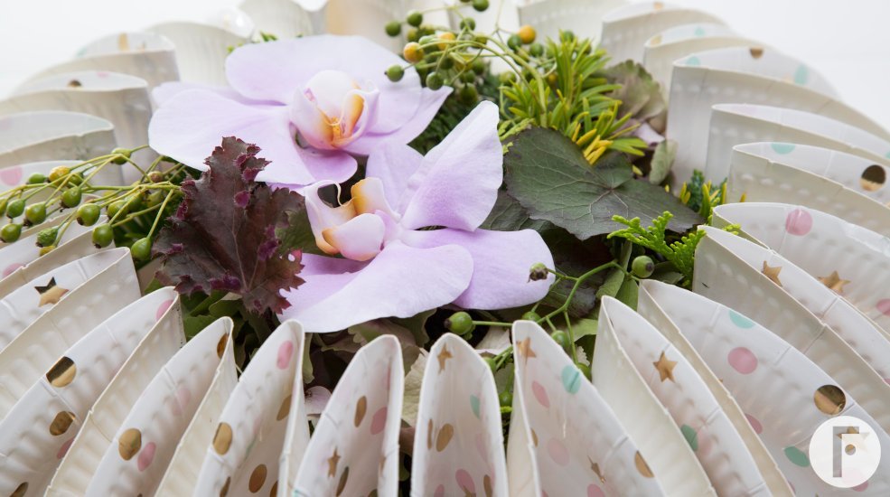 christmas flower design with paper plates Bea Beroy Flower Factor close up