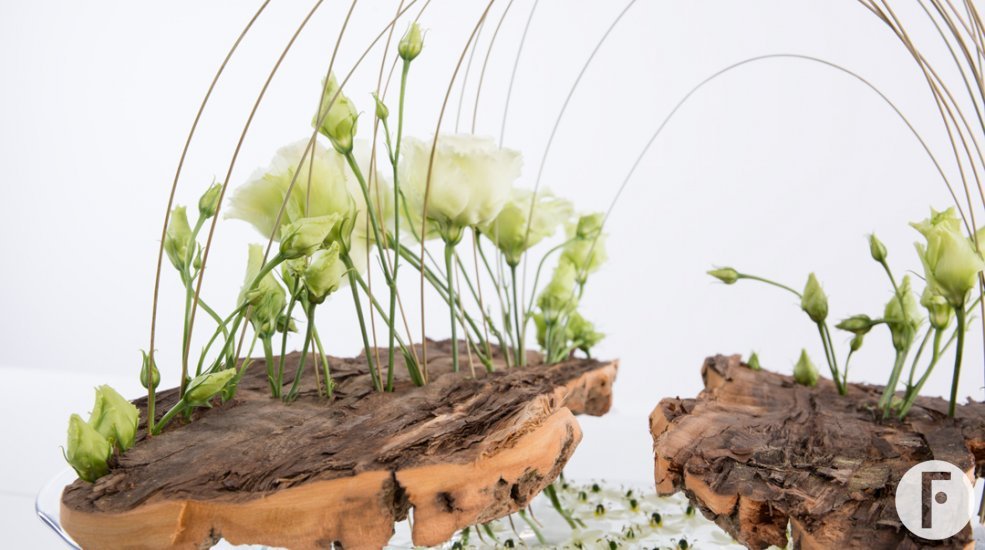 flower arrangement with Liaisnthus Pim van den Akker