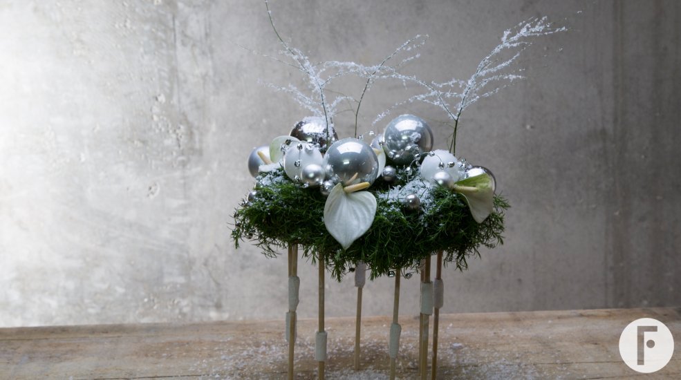 christmas flower arrangement silver white Nelleke Bonthe Flower Factor