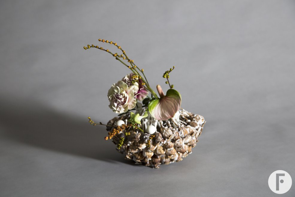 fall flower arrangement with Crocosmia anthurium and dianthus Roos van Unen Flower Factor