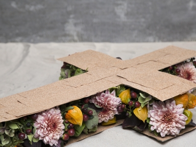 Flower Factor focusses on funeral flower designs 