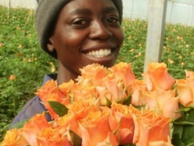 Exclusieve roos maakt nieuwbouw Keniaanse school mogelijk